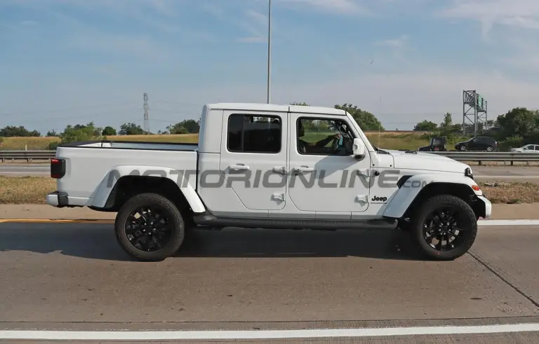 Jeep Gladiator 2024 - Foto spia 29-06-2023 - 5