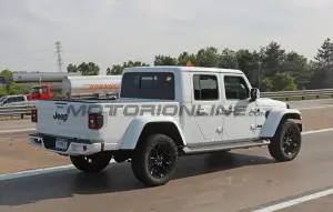 Jeep Gladiator 2024 - Foto spia 29-06-2023 - 4