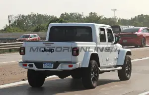Jeep Gladiator 2024 - Foto spia 29-06-2023 - 8