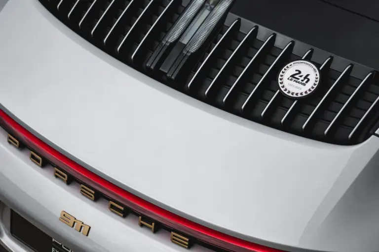 Porsche 911 Carrera GTS Le Mans Centenaire Edition - 10