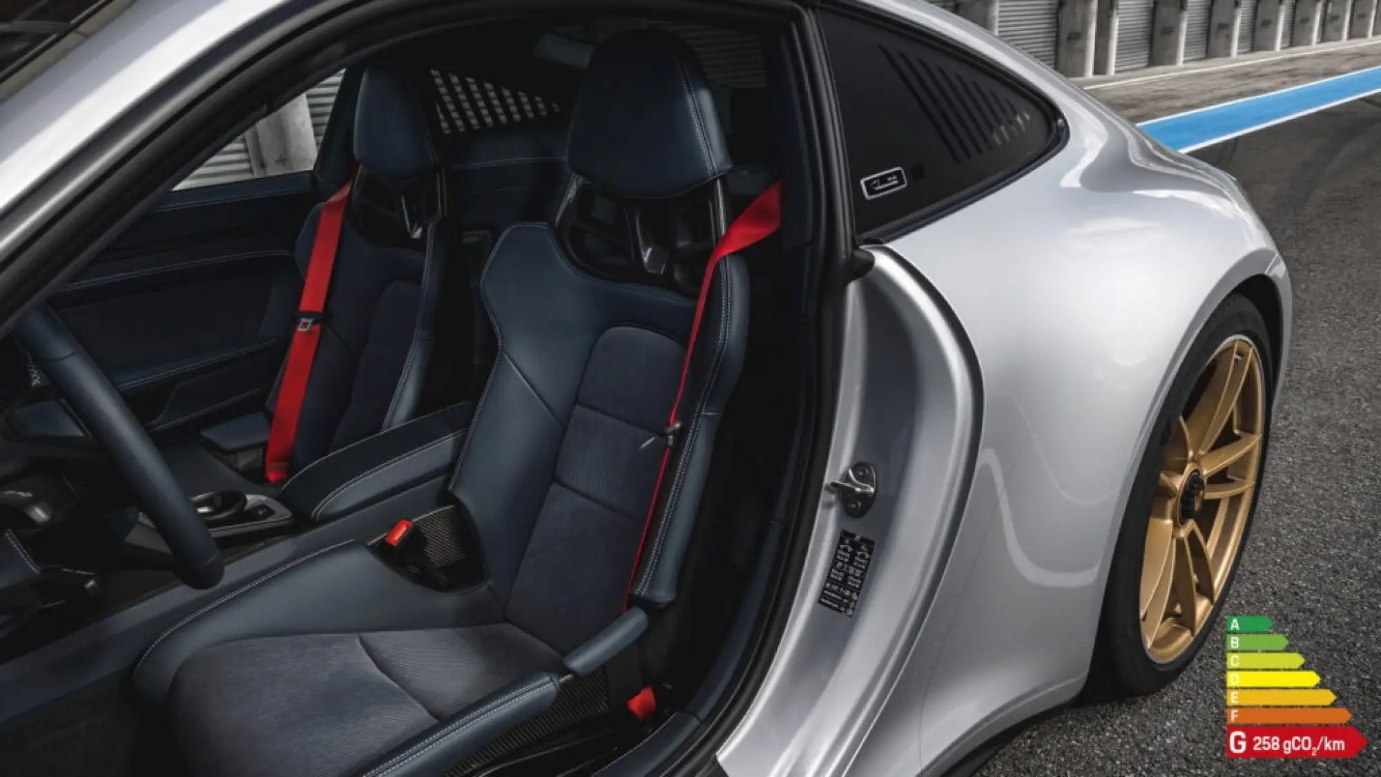 Porsche 911 Carrera GTS Le Mans Centenaire Edition - 6