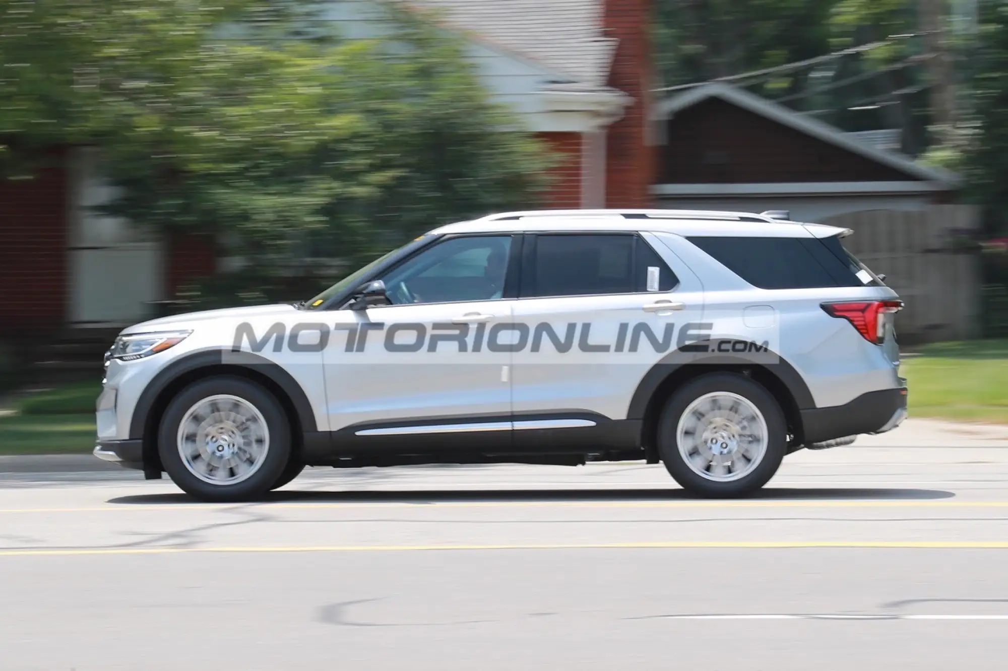 Ford Explorer Platinum - Foto spia 30-6-2023 - 2