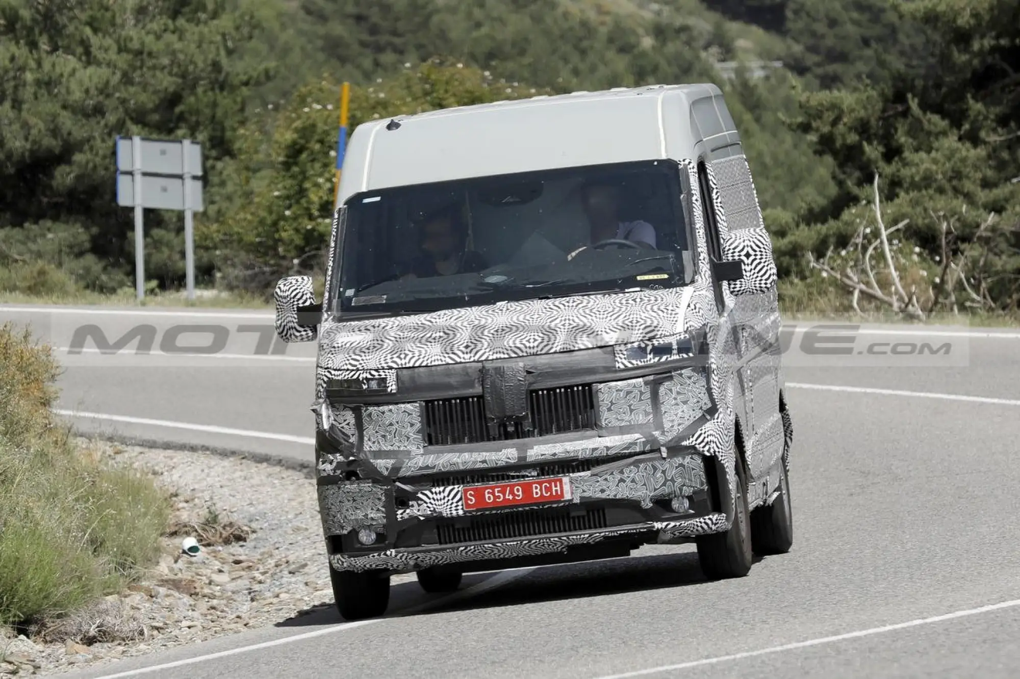 Renault Master 2025 - Foto Spia 30-06-2023 - 1