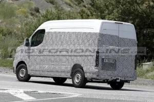 Renault Master 2025 - Foto Spia 30-06-2023 - 15