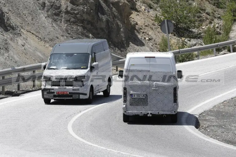 Renault Master 2025 - Foto Spia 30-06-2023 - 21