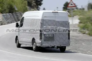 Renault Master 2025 - Foto Spia 30-06-2023 - 17