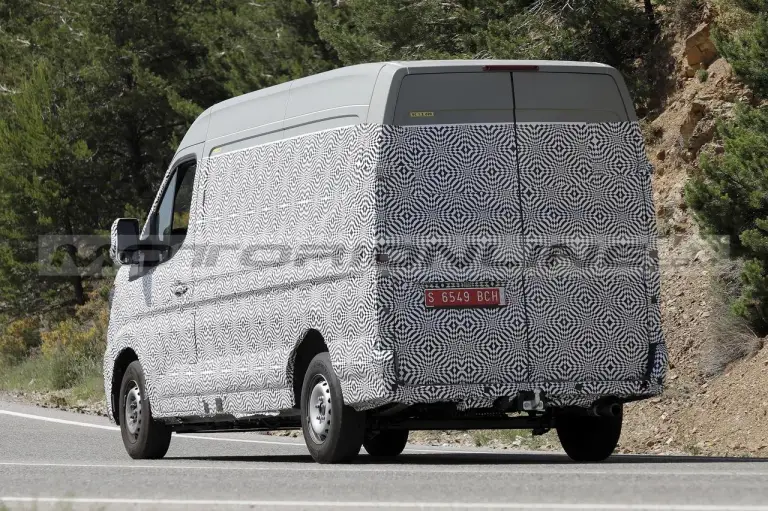 Renault Master 2025 - Foto Spia 30-06-2023 - 13