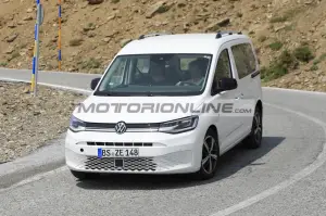 Volkswagen Caddy - Foto spia 3-7-2023 - 11