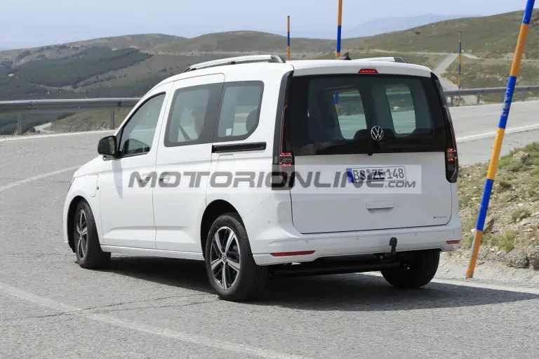 Volkswagen Caddy - Foto spia 3-7-2023 - 5