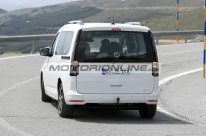 Volkswagen Caddy - Foto spia 3-7-2023 - 7