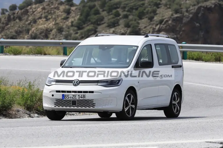 Volkswagen Caddy - Foto spia 3-7-2023 - 8