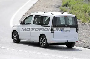 Volkswagen Caddy - Foto spia 3-7-2023 - 18