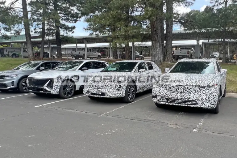 Cadillac SUV compatto elettrico - Foto spia 3-7-2023 - 1