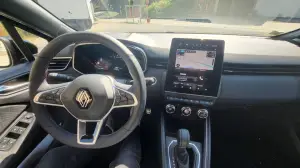 Renault Clio Hybrid, face lift: primo contatto