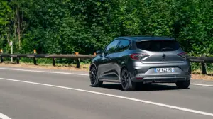 Renault Clio Hybrid, face lift: primo contatto