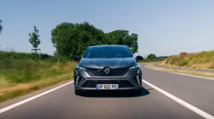 Renault Clio Hybrid, face lift: primo contatto