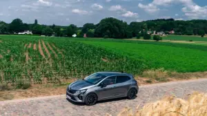 Renault Clio Hybrid, face lift: primo contatto - 13