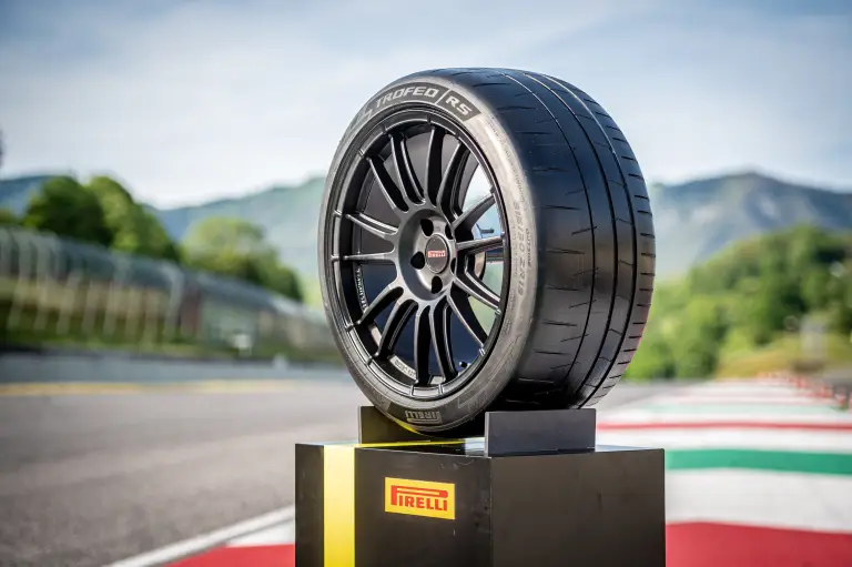 Pirelli P Zero Trofeo RS - 10