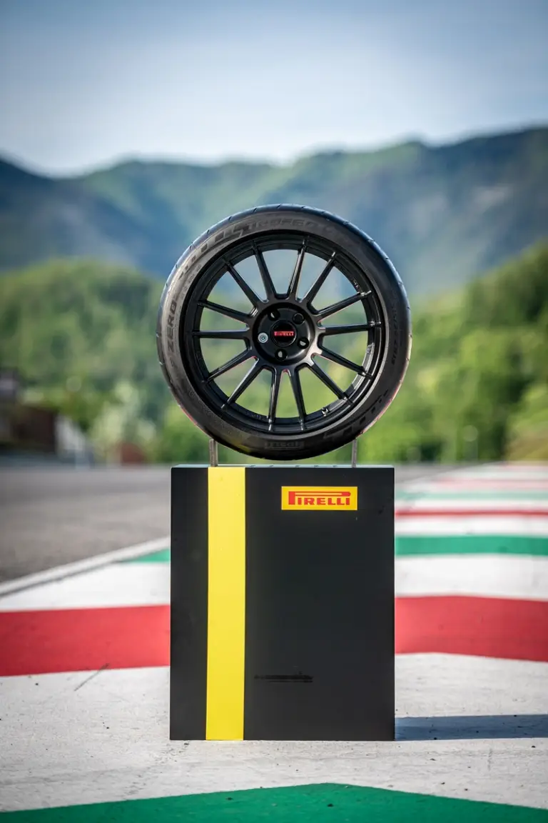 Pirelli P Zero Trofeo RS - 5