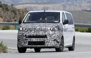 Peugeot e-Traveller e Citroen e-Spacetourer 2024 - Foto spia 12-07-2023 - 2