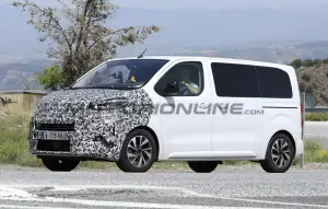 Peugeot e-Traveller e Citroen e-Spacetourer 2024 - Foto spia 12-07-2023 - 4