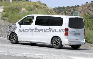 Peugeot e-Traveller e Citroen e-Spacetourer 2024 - Foto spia 12-07-2023 - 10