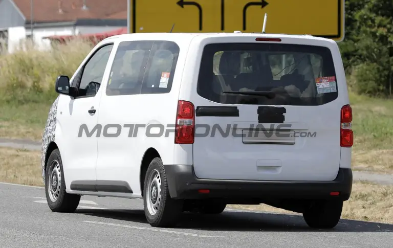 Peugeot e-Traveller e Citroen e-Spacetourer 2024 - Foto spia 12-07-2023 - 7