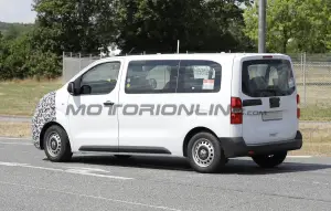 Peugeot e-Traveller e Citroen e-Spacetourer 2024 - Foto spia 12-07-2023 - 14