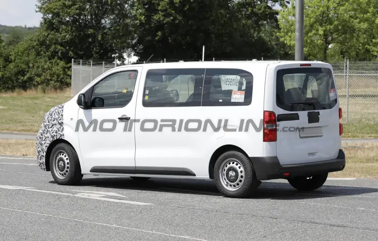 Peugeot e-Traveller e Citroen e-Spacetourer 2024 - Foto spia 12-07-2023 - 14