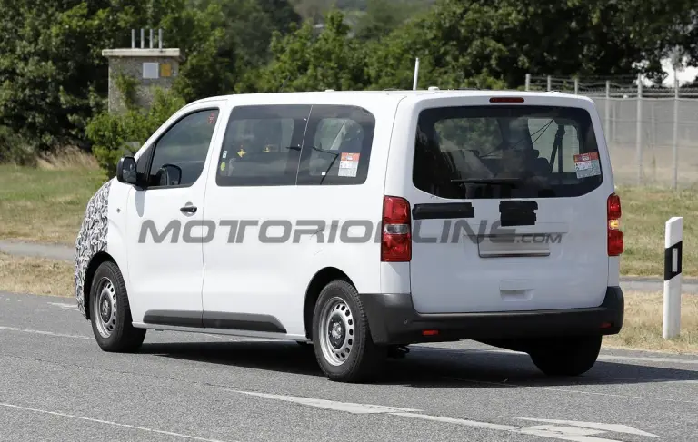 Peugeot e-Traveller e Citroen e-Spacetourer 2024 - Foto spia 12-07-2023 - 16