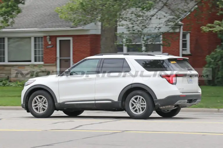 Ford Explorer Active 2024 - Foto Spia 13-07-2023 - 3