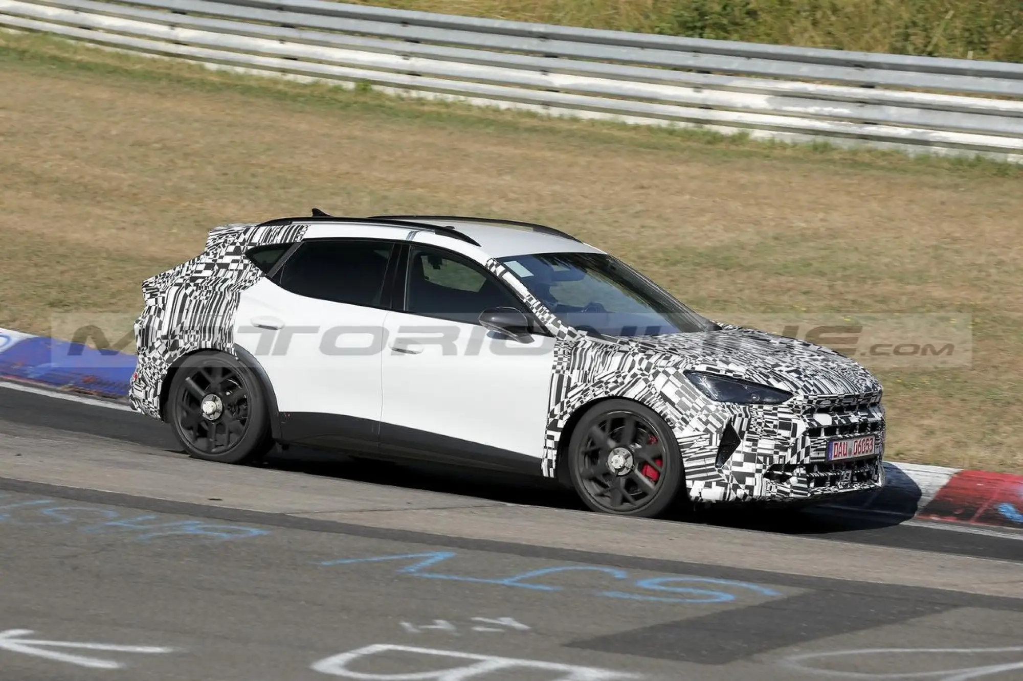 Cupra Formentor restyling - Foto Spia 13-07-2023 - 10