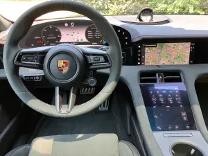 Porsche Taycan GTS Sport Turismo 2023 - Prova