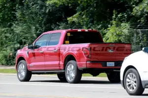 Ford F-150 Platinum 2024 - Foto Spia 15-07-2023