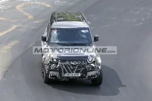 Land Rover Defender SVX 2024 - Foto spia