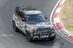 Land Rover Defender SVX 2024 - Foto spia