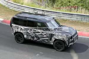 Land Rover Defender SVX 2024 - Foto spia