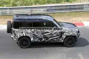 Land Rover Defender SVX 2024 - Foto spia