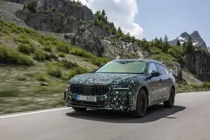 Skoda Superb 2024 prototipo teaser - 3