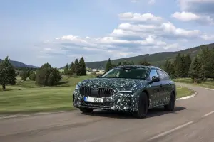 Skoda Superb 2024 prototipo teaser