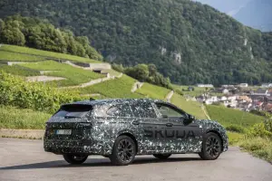 Skoda Superb 2024 prototipo teaser