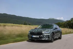 Skoda Superb 2024 prototipo teaser