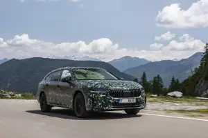 Skoda Superb 2024 prototipo teaser