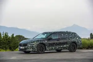 Skoda Superb 2024 prototipo teaser