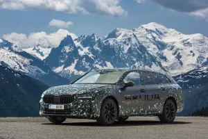 Skoda Superb 2024 prototipo teaser