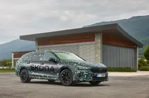 Skoda Superb 2024 prototipo teaser