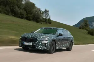 Skoda Superb 2024 prototipo teaser