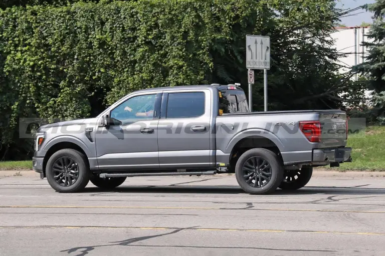 Ford F-150 Lariat 2024 - Foto Spia 22-07-2023 - 4