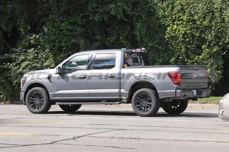 Ford F-150 Lariat 2024 - Foto Spia 22-07-2023 - 5
