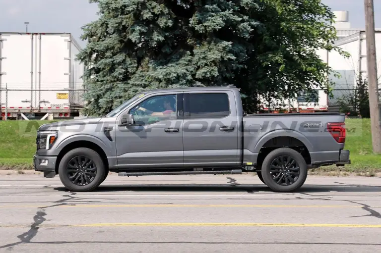 Ford F-150 Lariat 2024 - Foto Spia 22-07-2023 - 7